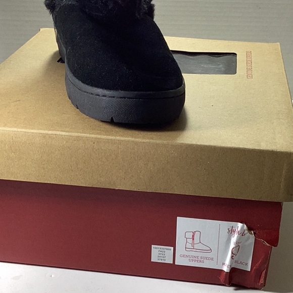 Witty Cold-Weather Boots, - Picture 6 of 7